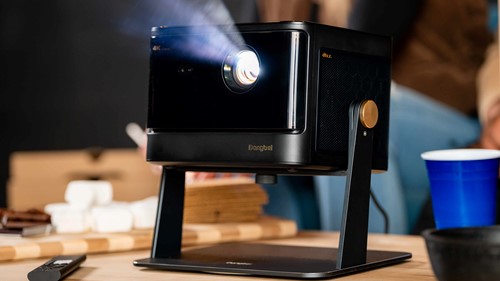 Dangbei Mars Pro 2 en stand woonkamer