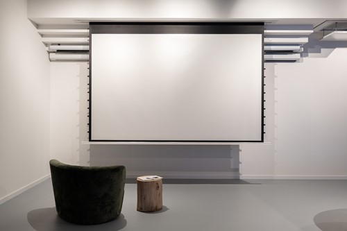 Electro In-Ceiling Series projectiescherm 300cm x 188cm (16:10)