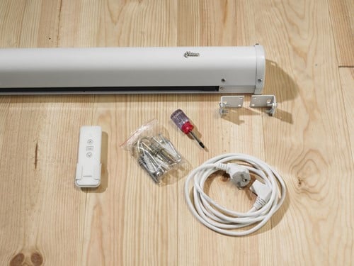 Meegeleverde L-beugels en accessoires. ||