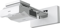 Epson EB-760W Vooraanzicht links met optionele beugel