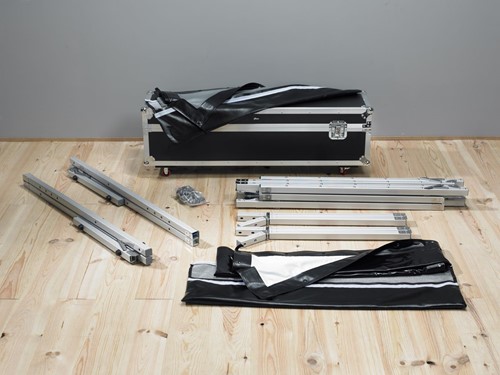 Een FastFoldable projectiescherm bestaat uit opvouwbare poten, pootstabilisators & frame, flightcase, opzicht projectiedoek & (optioneel) doorzicht projectiedoek. ||