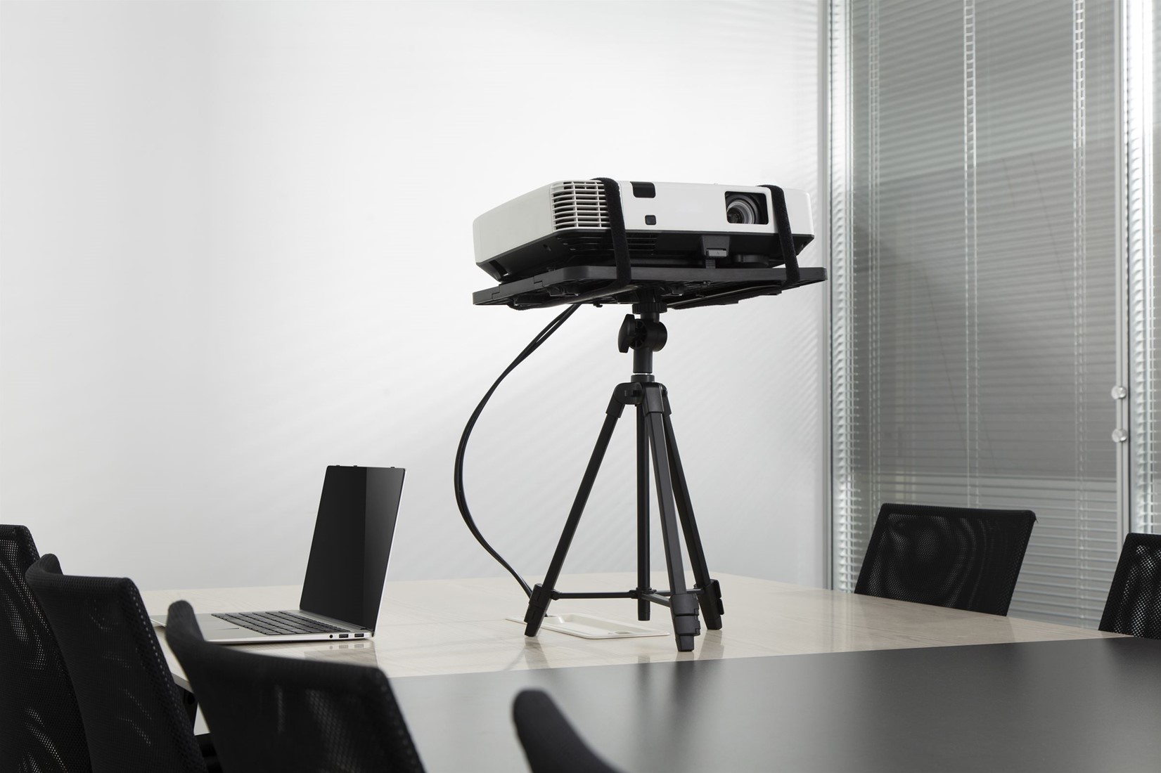 iVisions projector tripod PT22P