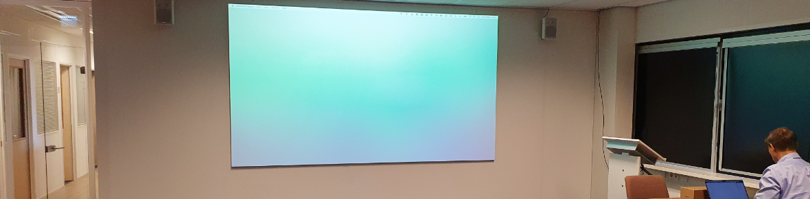 Projecteren op een projectiescherm of op de muur?